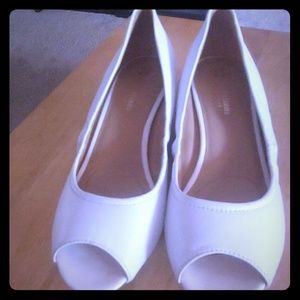 White low wedge 10M peep toe